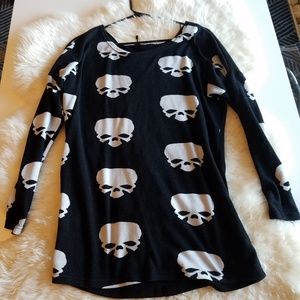 Skull Print Button back long sleeve top